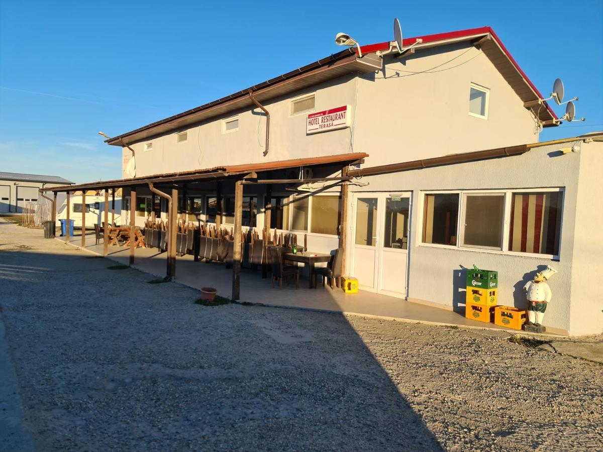 Hotel Safta Hotels Pielestii Kültér fotó